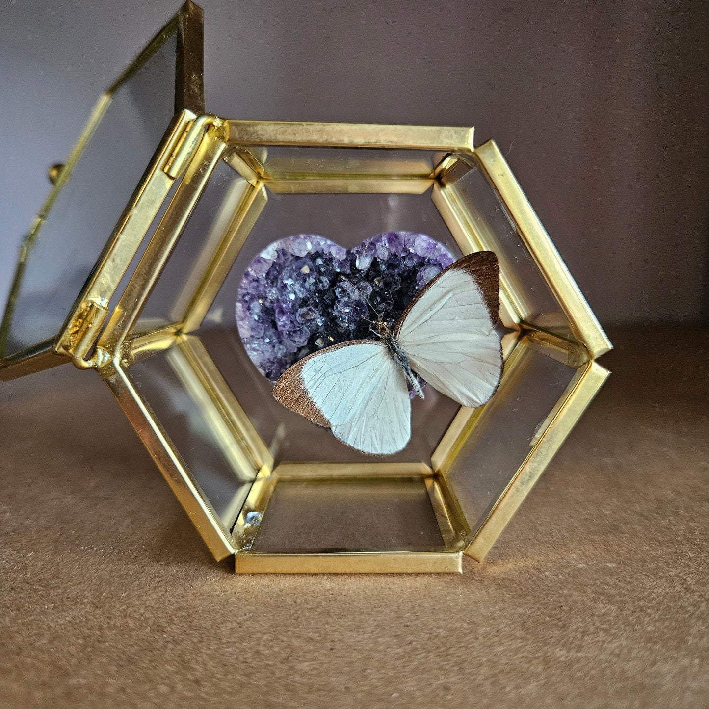 Vlinderstolp: Amethist hartje met vlinder 2