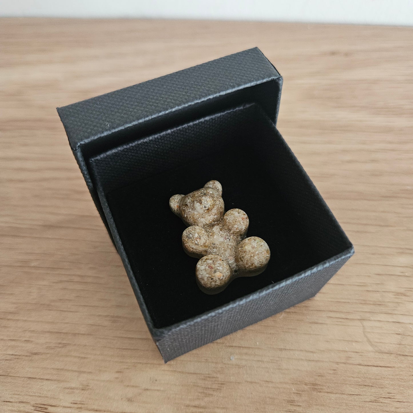 Epoxy Herinneringsbeer – Met As of Haartjes