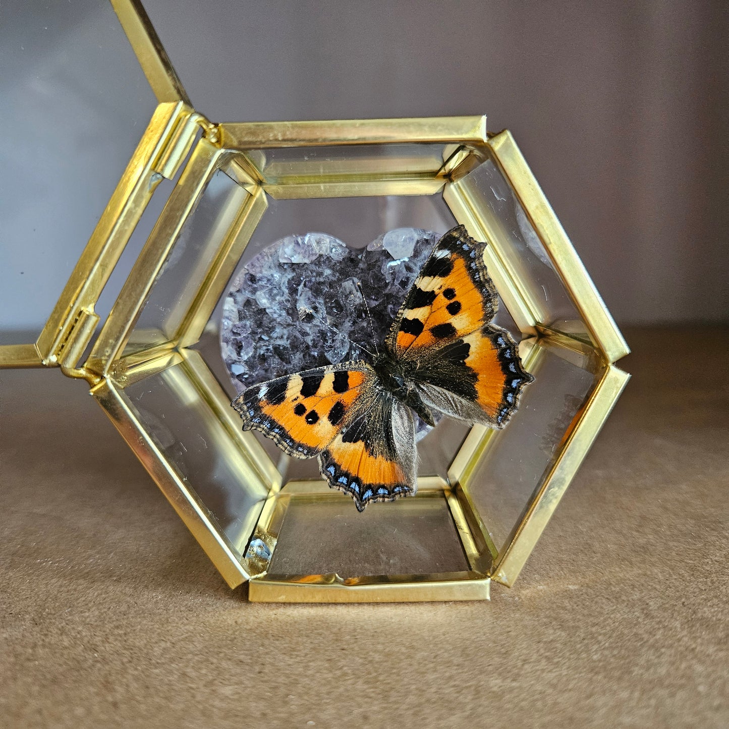 Vlinderstolp: Amethist hartje met vlinder 3